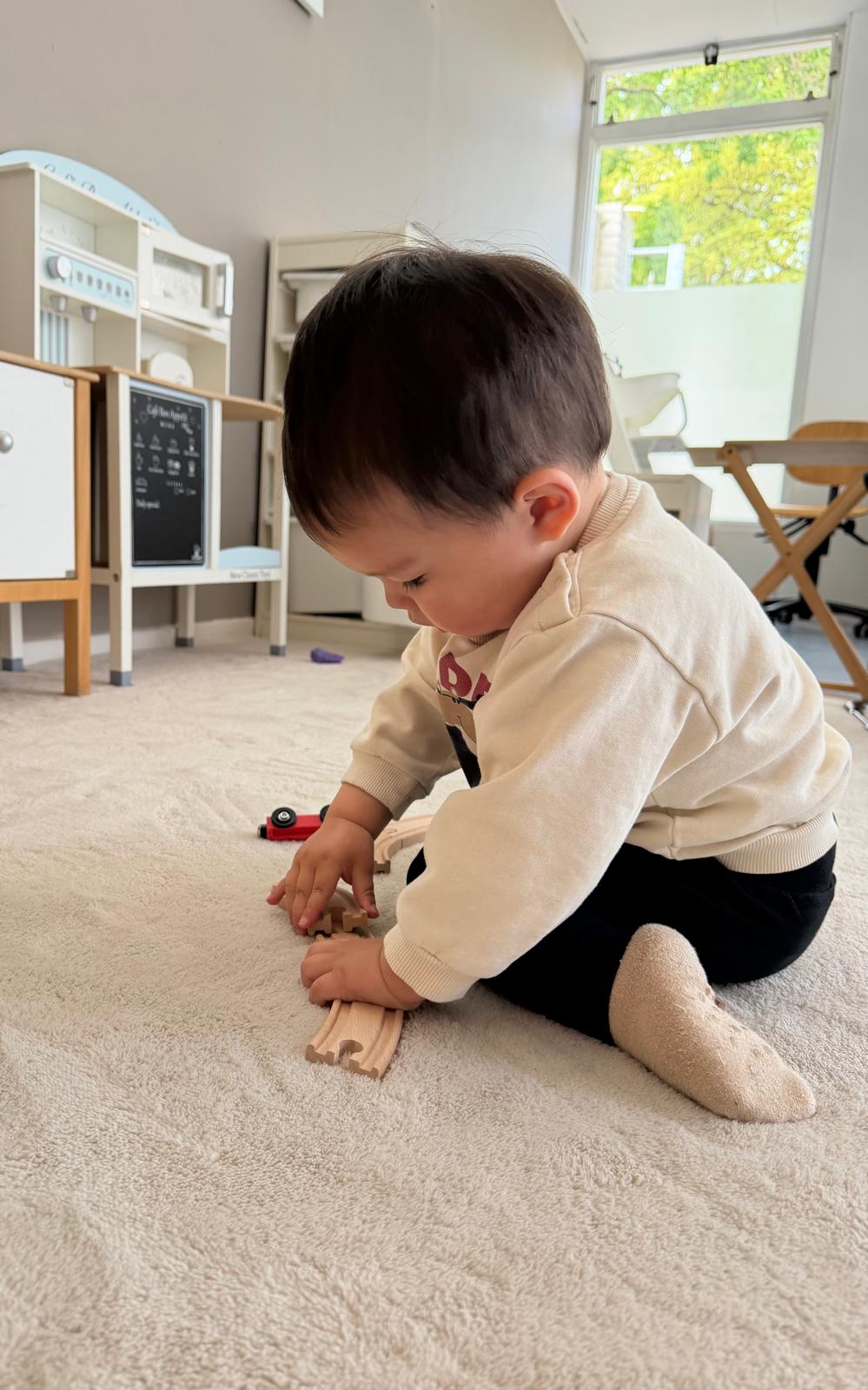Kind speelt bij Bloei Kinderdagverblijf